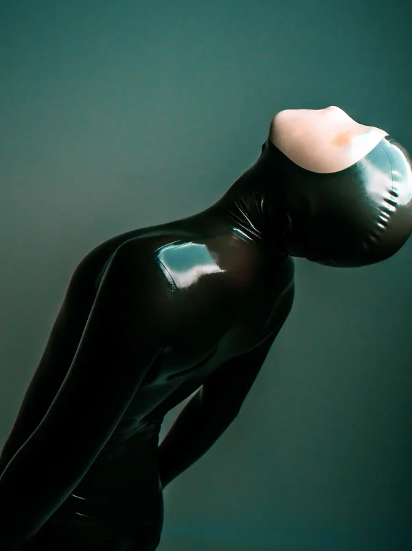 face-entry-full-enclosure-latex-catsuit-kkpvex4-3.webp