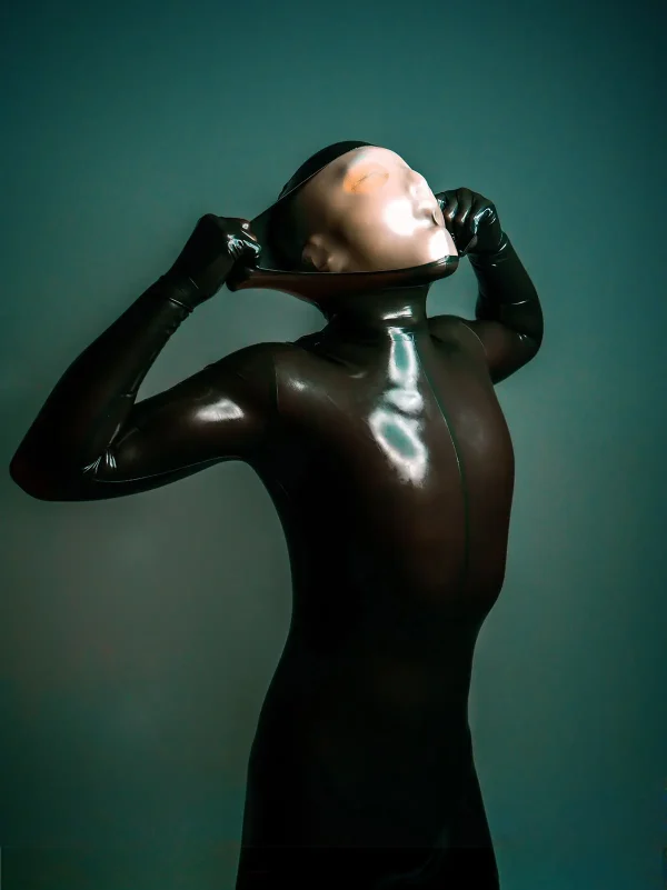face-entry-full-enclosure-latex-catsuit-kkpvex4-4.webp