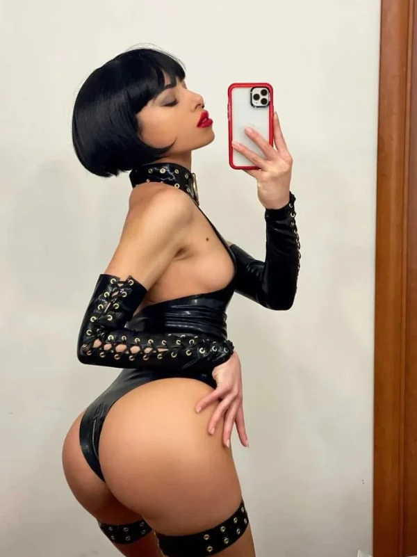 latex-krystal-bodysuit-in-black-and-gold-belt-not-included-huj133-4.webp